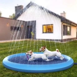 Hondenzwembad 170cm – Verkoeling Hond – Waterspeelgoed Buiten – Watersproeier Speelgoed – Hondenspeelgoed- Afkoeling Hond – Afkoelen – Zwembad – Speelzwembad – Babyzwembad – Opblaasbaar – Kinderzwembadje – Outdoor Koelmat Hond – Honden Speelgoed